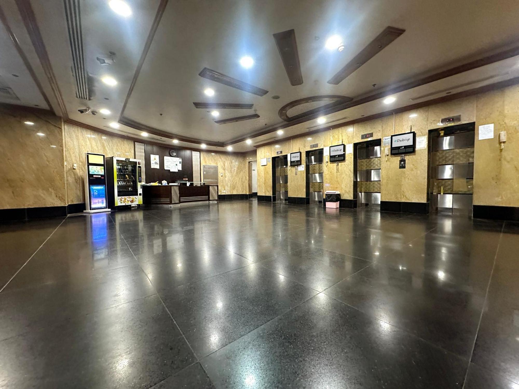 Quiet Partition Room In Tecom Barsha Heights Dubai Eksteriør billede